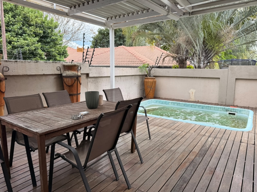 3 Bedroom Property for Sale in Safari Gardens North West